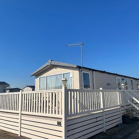 Delightful 6 Berth Holiday Home With Decking Area Τσίτσεστερ Εξωτερικό φωτογραφία