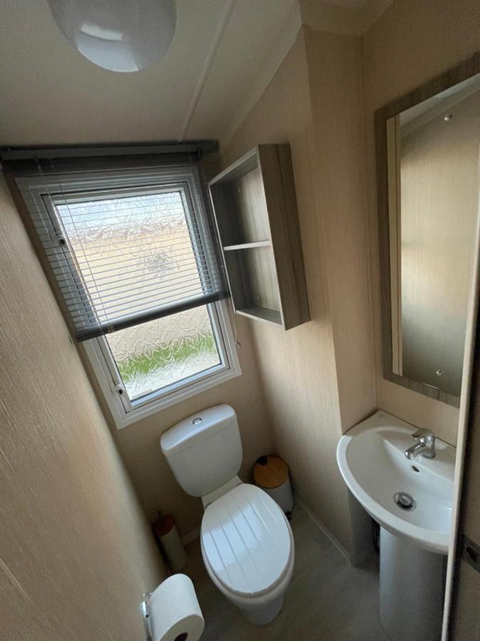 Delightful 6 Berth Holiday Home With Decking Area Τσίτσεστερ Εξωτερικό φωτογραφία