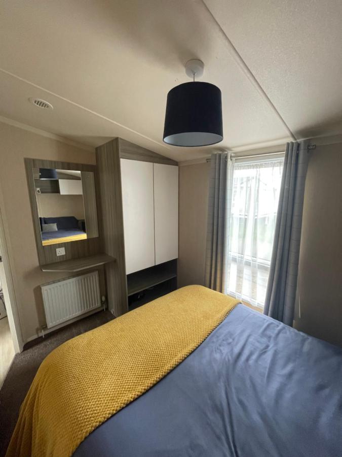 Delightful 6 Berth Holiday Home With Decking Area Τσίτσεστερ Εξωτερικό φωτογραφία