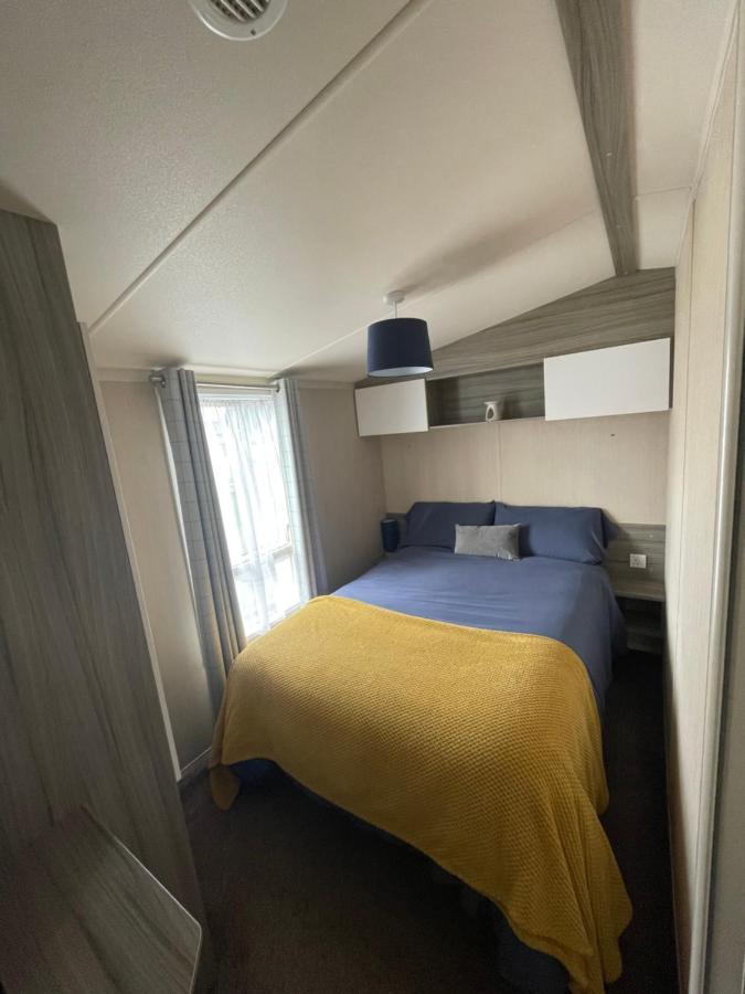 Delightful 6 Berth Holiday Home With Decking Area Τσίτσεστερ Εξωτερικό φωτογραφία